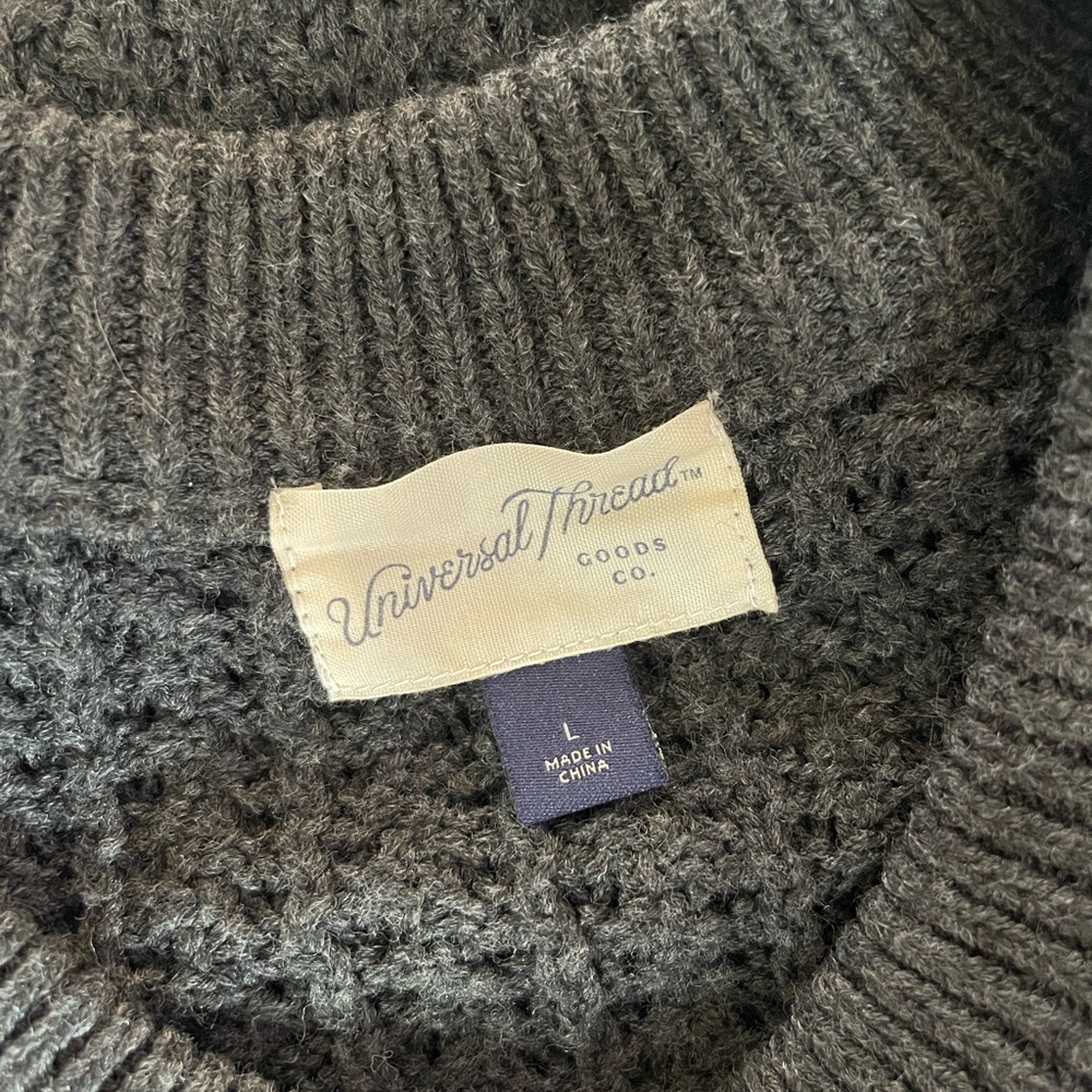 Universal threads sweater - Picture 3 of 3